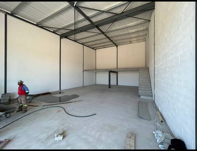 240M² WAREHOUSE TO LET IN FISANTEKRAAL